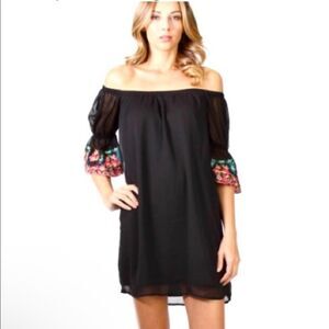 Vava by Joy Han Off Shoulder
Dress Embroidered Ruffle Sleeve Black Sz M